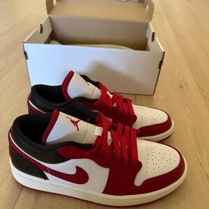 Women's Air Jordan 1 Low, size 7.5